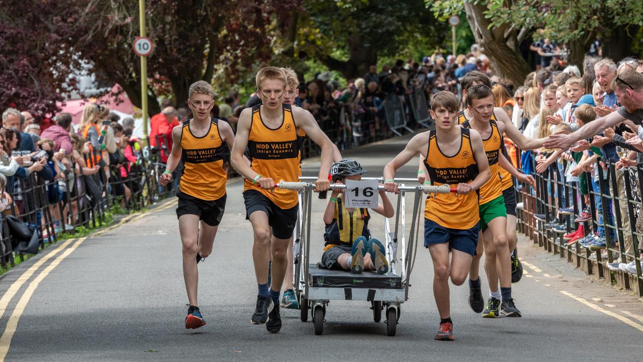 Bed 16 &quot;Nidd Valley Junior Runners&quot; race down Conyngham Hall