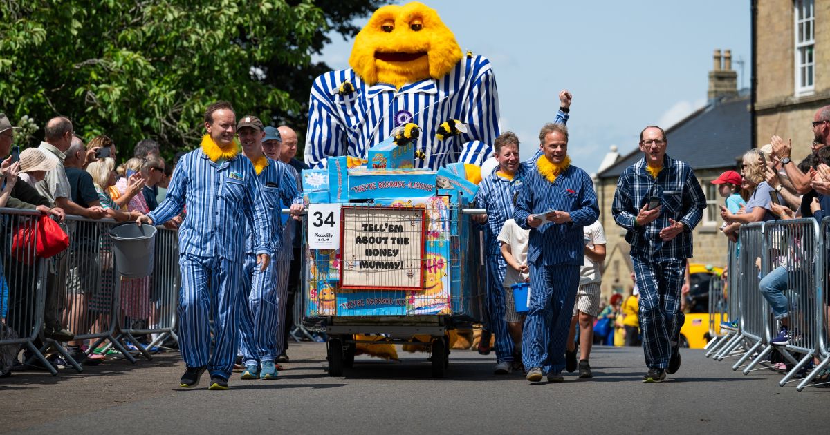 2025 Parade Photo Gallery | Knaresborough Bed Race
