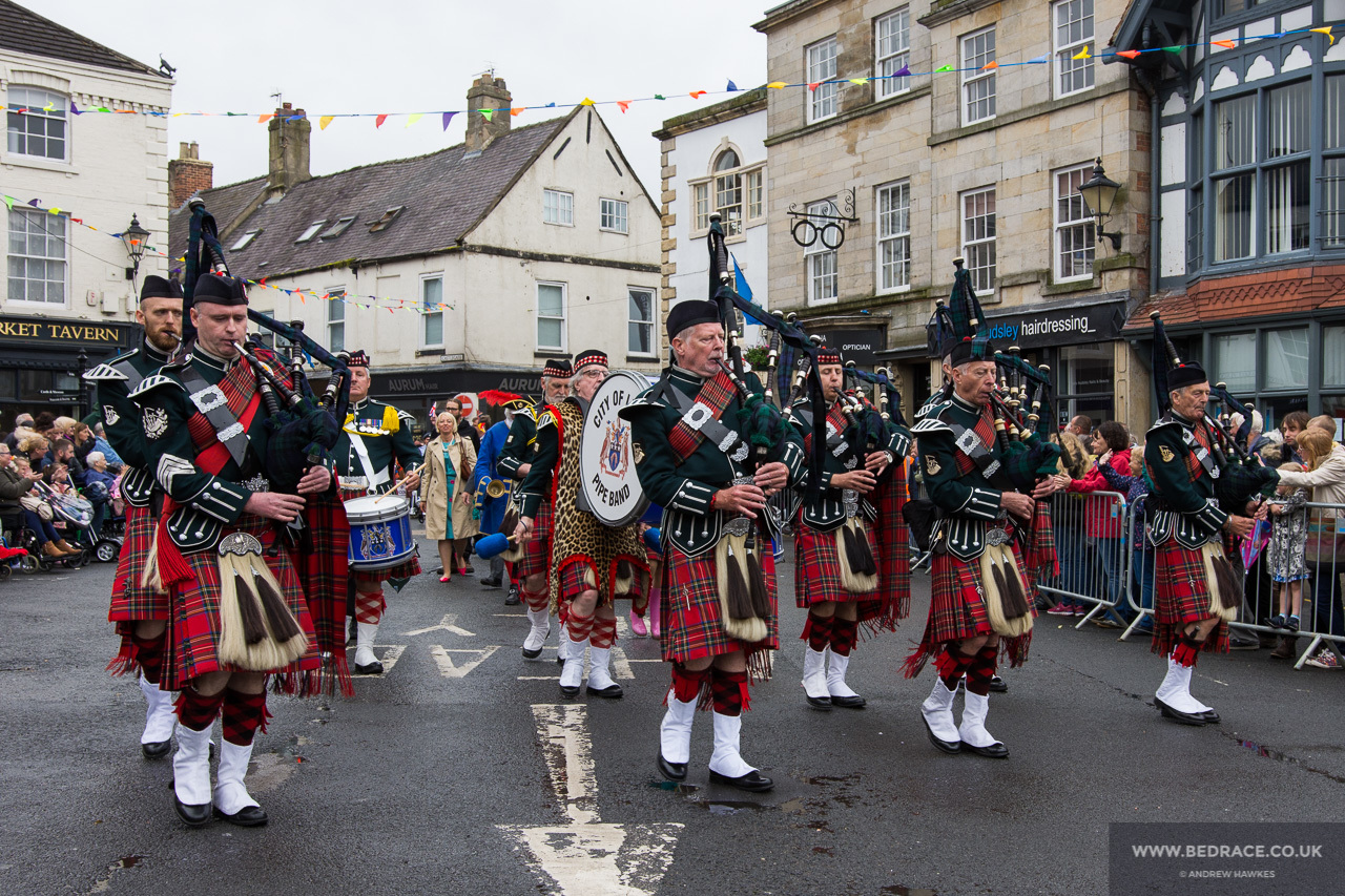 City of Leeds Pipe Band at Knaresborough bed race