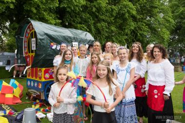 Bed Race 2016 Castle Grounds 16