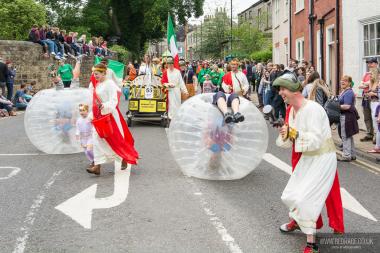 Bed Race 2016 Parade 102