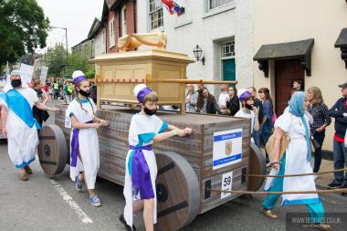 Bed Race 2016 Parade 113