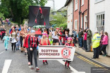 Bed Race 2017 Parade 100