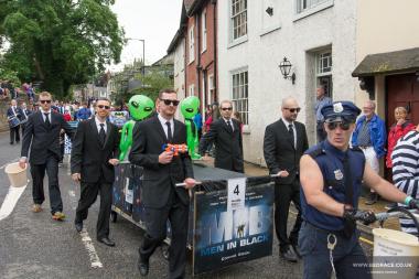 Bed Race 2017 Parade 42